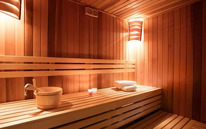 19. Montering av poolhus med bastu enligt byggsats