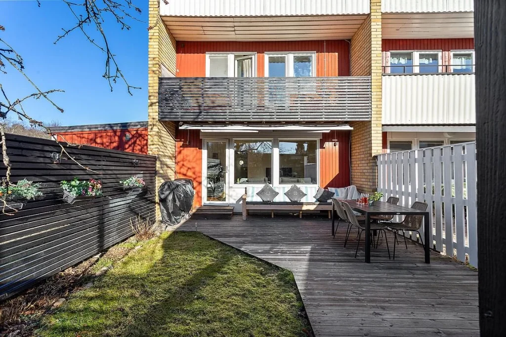 25. Renoverade rostskadade sta╠elbalkar i radhus